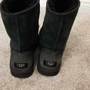 Short black ugg boots